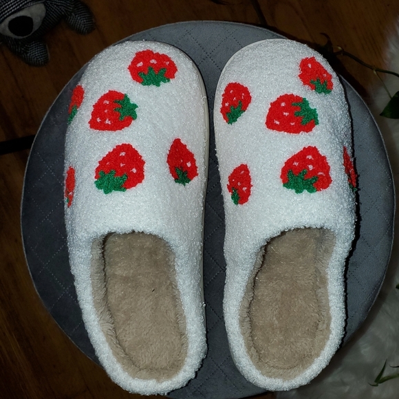 Strawberry Super Soft House Shoes  😍 - Picture 5 of 7